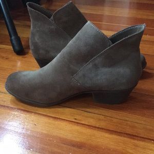Me Too neutral suede women’s boots, 9M, never worn